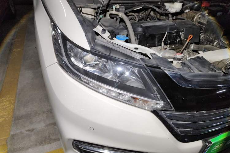 Used Honda Odyssey 2018 2.4L Comfort Version Right Front Headlight