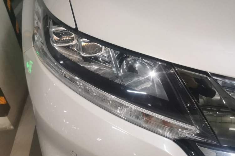 Used Honda Odyssey 2018 2.4L Smart Edition Right Front Headlight