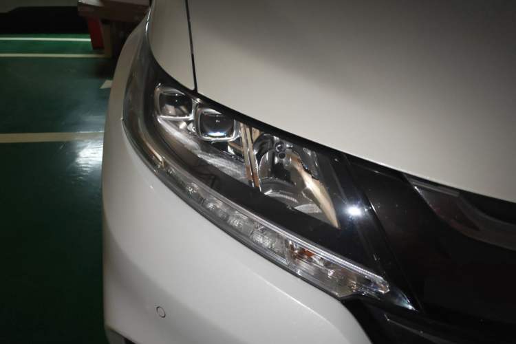 Used Honda Odyssey 2018 2.4L Smart Edition Right Front Headlight