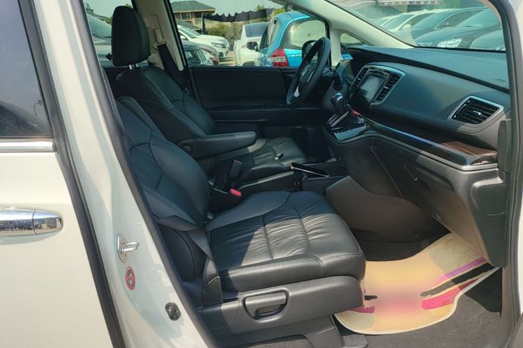 Used Honda Odyssey 2018 2.4L Luxury Edition Right Front Seat
