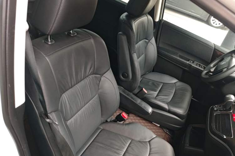 Used Honda Odyssey 2018 2.4L Luxury Edition Right Front Seat