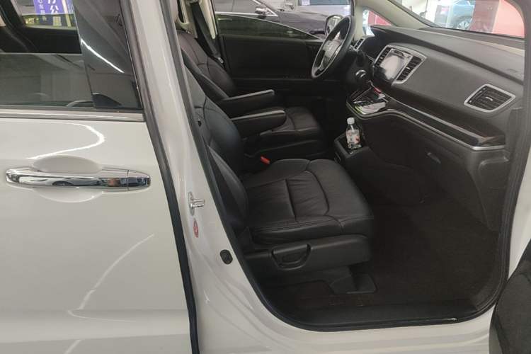 Used Honda Odyssey 2018 2.4L Luxury Edition Right Front Seat