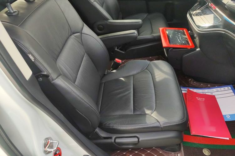 Used Honda Odyssey 2018 2.4L Luxury Edition Right Front Seat