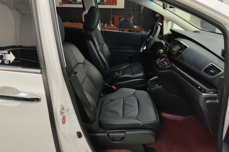 Used Honda Odyssey 2018 2.4L Luxury Edition Right Front Seat