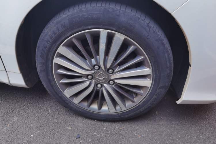 Used Honda Odyssey 2018 2.4L Luxury Edition Right Front Wheel Hub