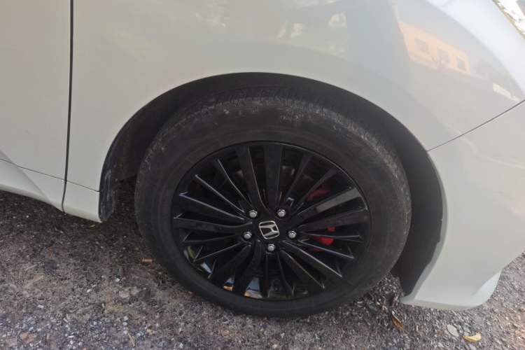 Used Honda Odyssey 2018 2.4L Luxury Edition Right Front Wheel Hub