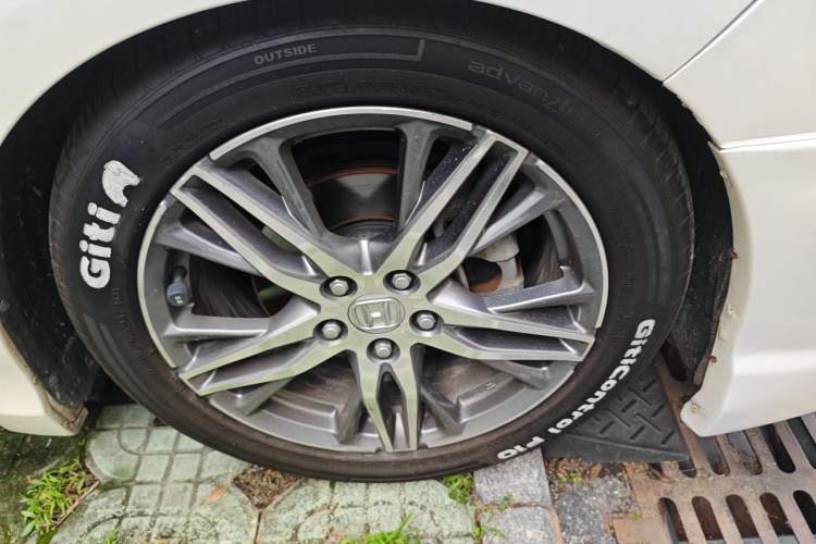 Used Honda Odyssey 2018 2.4L Luxury Edition Right Front Wheel Hub