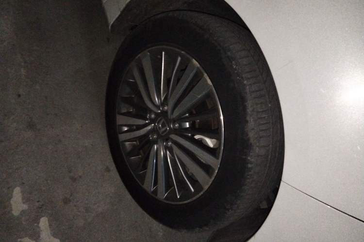 Used Honda Odyssey 2018 2.4L Luxury Edition Right Front Wheel Hub