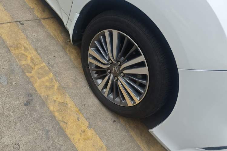 Used Honda Odyssey 2018 2.4L Luxury Edition Right Front Wheel Hub