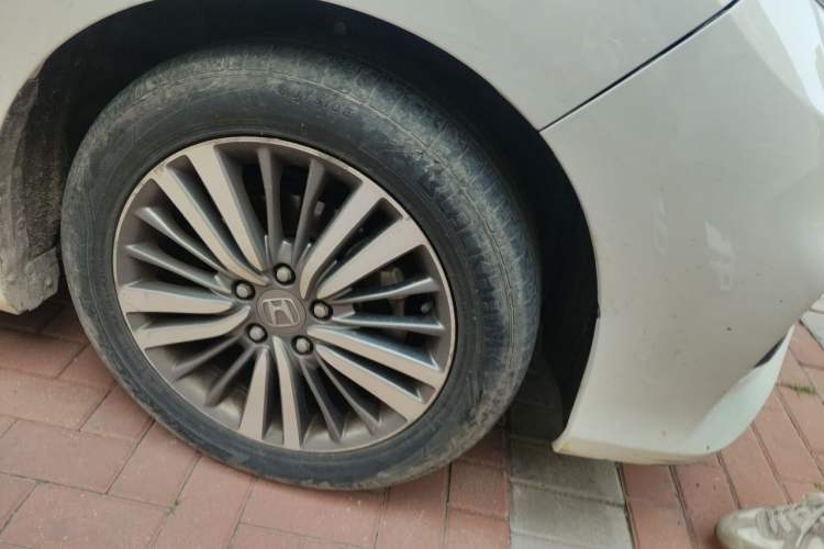 Used Honda Odyssey 2018 2.4L Luxury Edition Right Front Wheel Hub