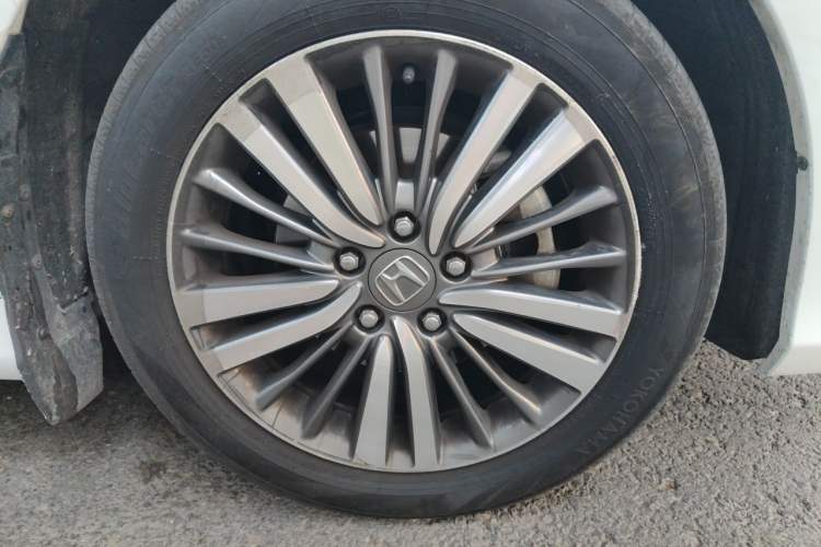 Used Honda Odyssey 2018 2.4L Luxury Edition Right Front Wheel Hub