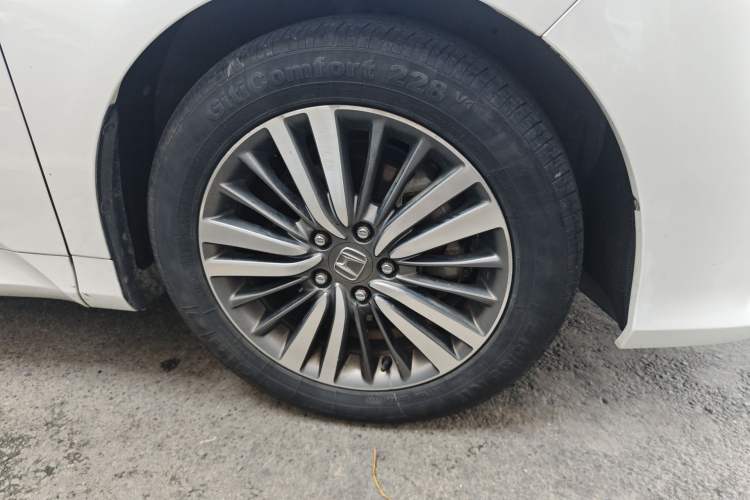 Used Honda Odyssey 2018 2.4L Luxury Edition Right Front Wheel Hub