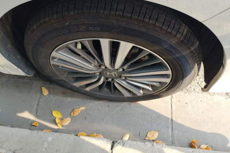 Used Honda Odyssey 2018 2.4L Smart Edition Right Front Wheel Hub