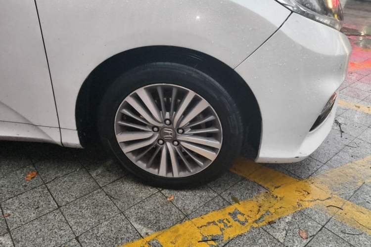 Used Honda Odyssey 2018 2.4L Luxury Edition Right Front Wheel Hub