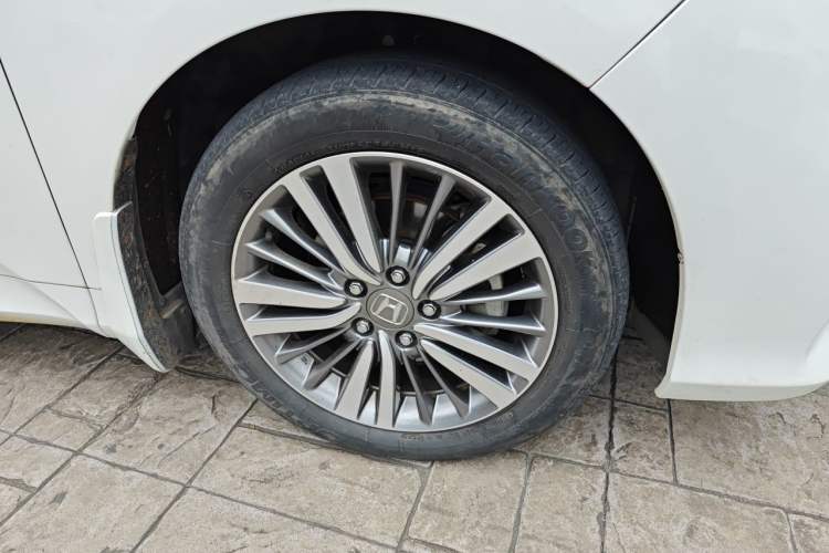 Used Honda Odyssey 2018 2.4L Luxury Edition Right Front Wheel Hub