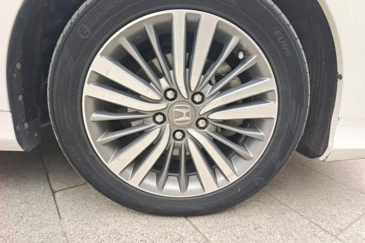 Used Honda Odyssey 2018 2.4L Luxury Edition Right Front Wheel Hub