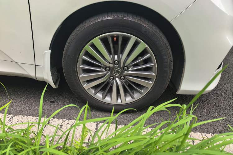Used Honda Odyssey 2018 2.4L Luxury Edition Right Front Wheel Hub