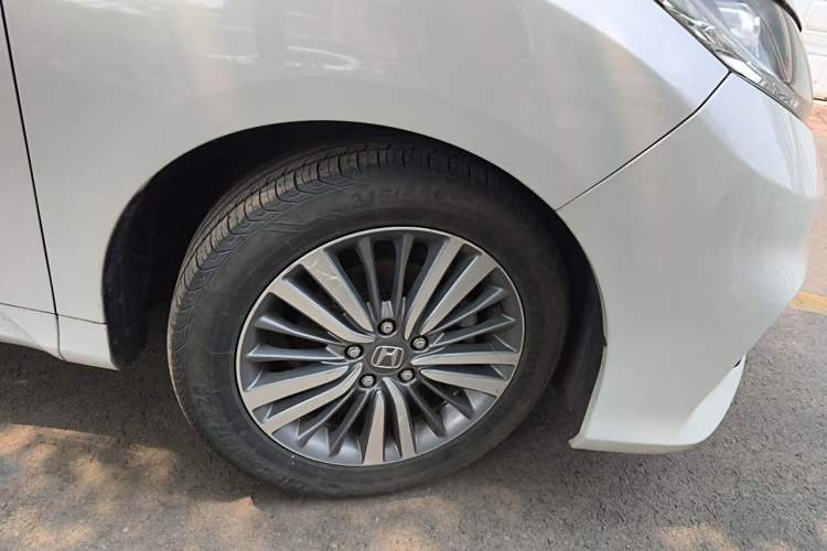 Used Honda Odyssey 2018 2.4L Luxury Edition Right Front Wheel Hub