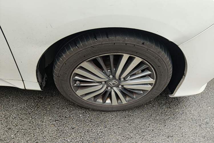 Used Honda Odyssey 2018 2.4L Luxury Edition Right Front Wheel Hub