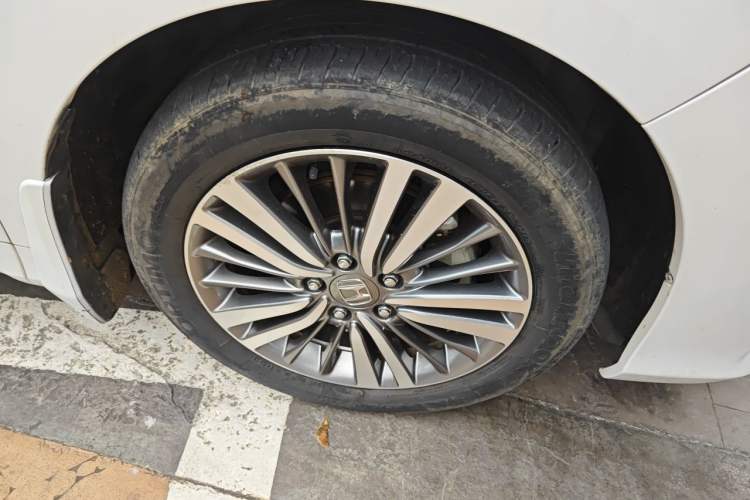 Used Honda Odyssey 2018 2.4L Luxury Edition Right Front Wheel Hub