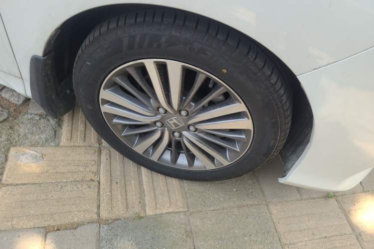 Used Honda Odyssey 2018 2.4L Luxury Edition Right Front Wheel Hub