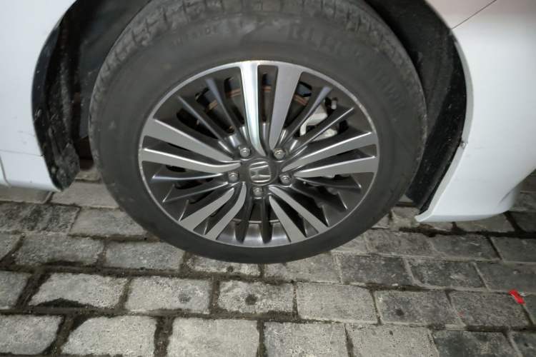 Used Honda Odyssey 2018 2.4L Luxury Edition Right Front Wheel Hub