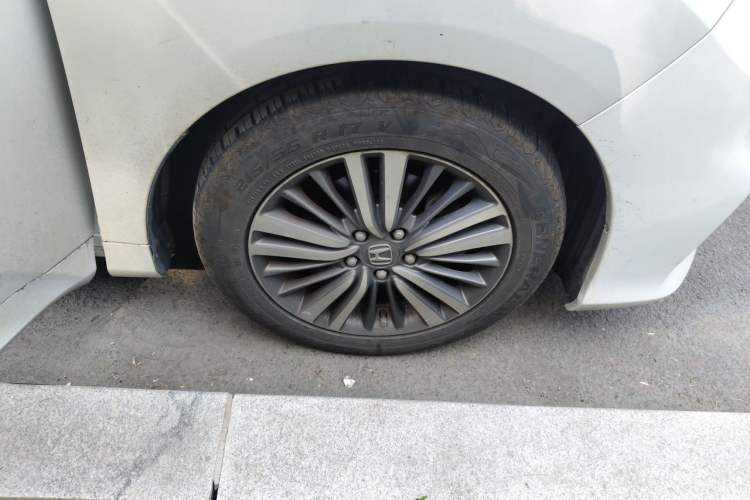 Used Honda Odyssey 2018 2.4L Luxury Edition Right Front Wheel Hub
