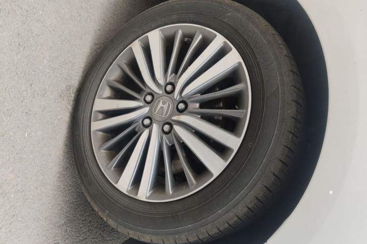 Used Honda Odyssey 2018 2.4L Luxury Edition Right Front Wheel Hub