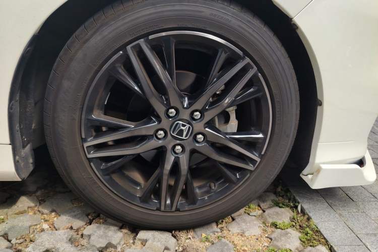 Used Honda Odyssey 2018 2.4L Luxury Edition Right Front Wheel Hub