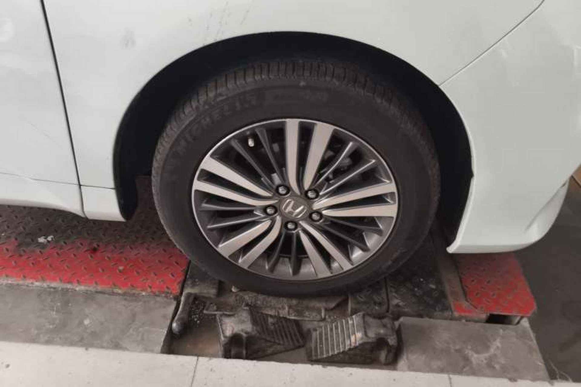 Used Honda Odyssey 2018 2.4L Smart Edition Right Front Wheel Hub