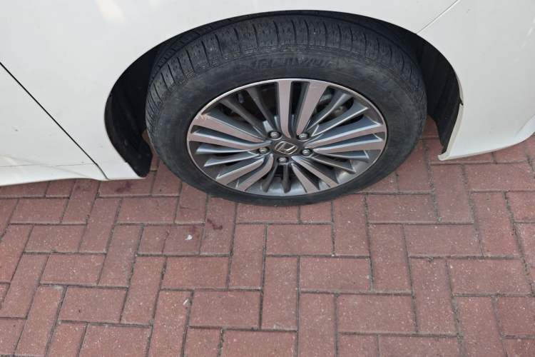 Used Honda Odyssey 2018 2.4L Luxury Edition Right Front Wheel Hub