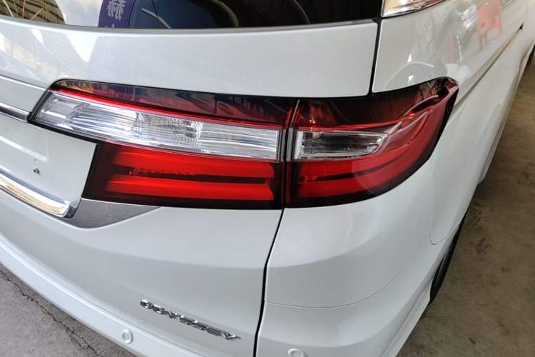 Used Honda Odyssey 2018 2.4L Smart Edition Right Rear Taillight