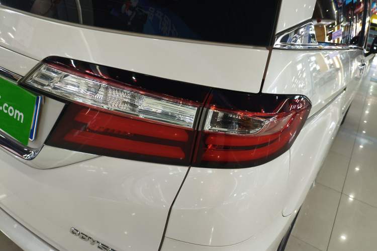 Used Honda Odyssey 2018 2.4L Luxury Edition Right Rear Taillight