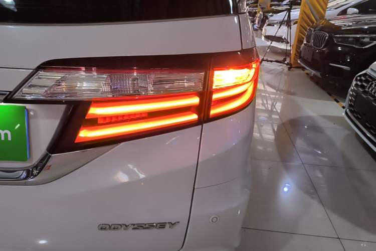 Used Honda Odyssey 2018 2.4L Luxury Edition Right Rear Taillight