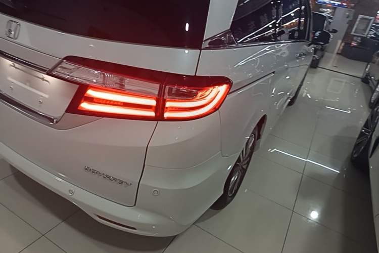 Used Honda Odyssey 2018 2.4L Supreme Edition Right Rear Taillight