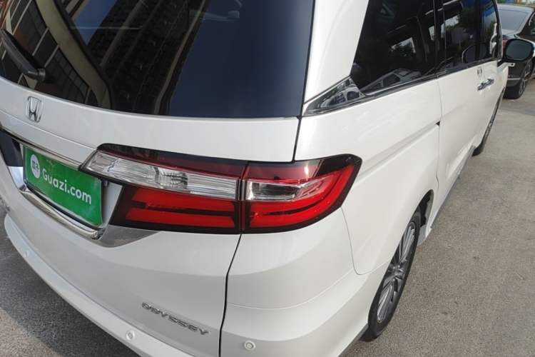 Used Honda Odyssey 2018 2.4L Smart Edition Right Rear Taillight