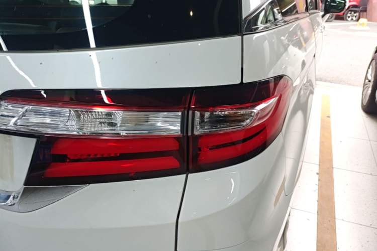 Used Honda Odyssey 2018 2.4L Luxury Edition Right Rear Taillight