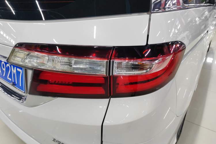 Used Honda Odyssey 2018 2.4L Luxury Edition Right Rear Taillight