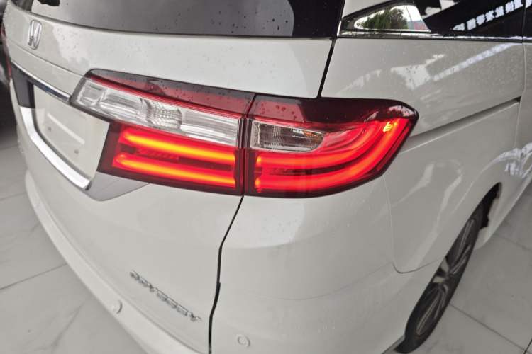 Used Honda Odyssey 2018 2.4L Smart Edition Right Rear Taillight