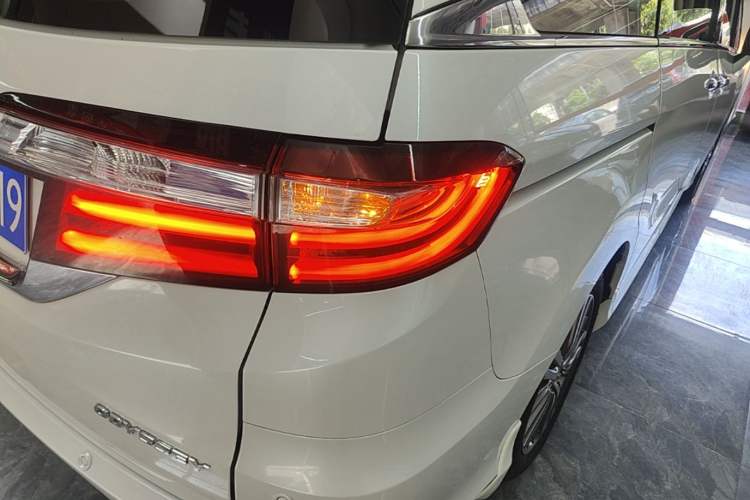 Used Honda Odyssey 2018 2.4L Luxury Edition Right Rear Taillight