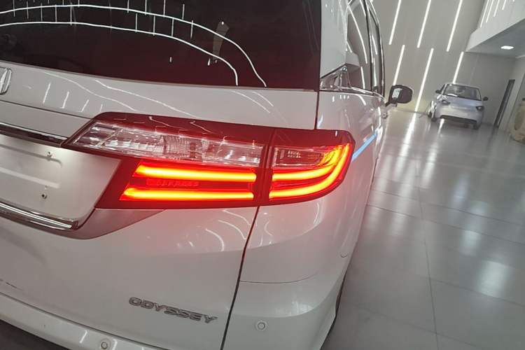 Used Honda Odyssey 2018 2.4L Smart Edition Right Rear Taillight