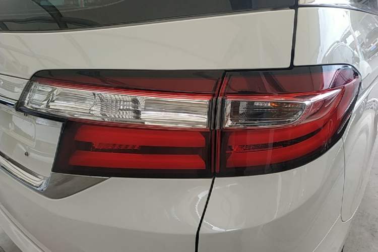 Used Honda Odyssey 2018 2.4L Comfort Version Right Rear Taillight