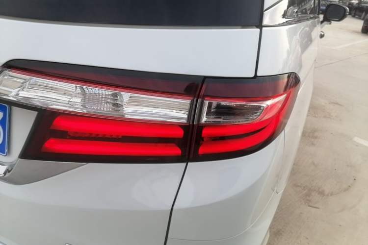 Used Honda Odyssey 2018 2.4L Smart Edition Right Rear Taillight