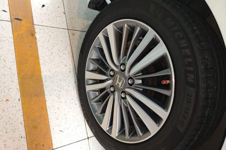 Used Honda Odyssey 2018 2.4L Luxury Edition Right Rear Wheel Hub