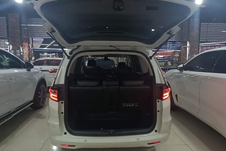 Used Honda Odyssey 2018 2.4L Supreme Edition Trunk