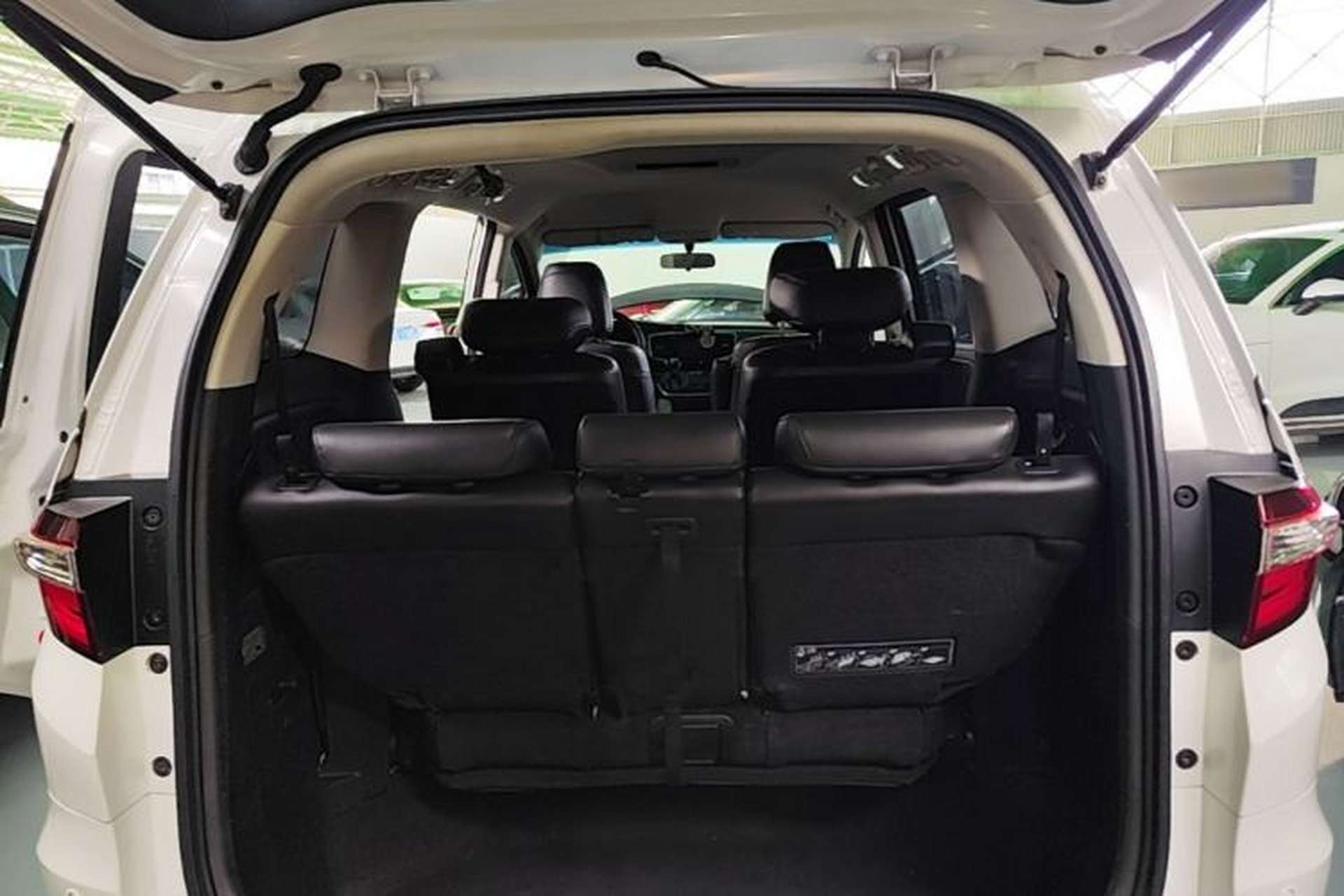 Used Honda Odyssey 2018 2.4L Comfort Version Trunk