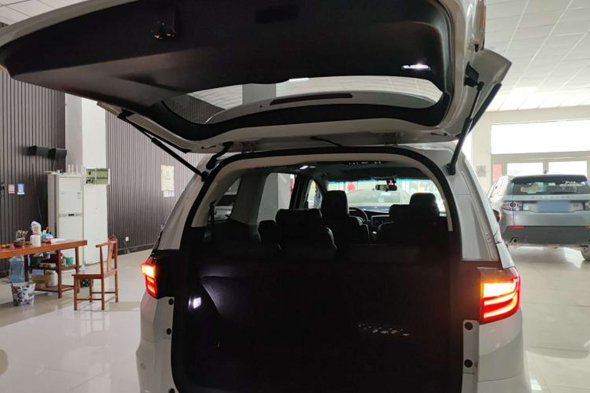 Used Honda Odyssey 2018 2.4L Luxury Edition Trunk