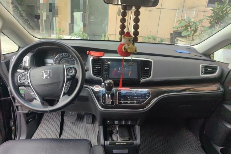 Used Honda Odyssey 2019 2.0L Rui-Zunxiang Edition Center Console