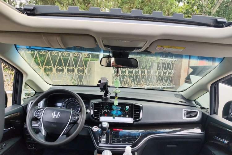 Used Honda Odyssey 2019 2.0L Rui·Smart Edition Center Console