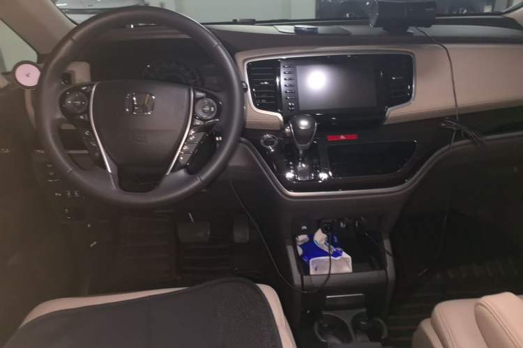 Used Honda Odyssey 2019 2.0L Rui·Zhi Zhen Edition Center Console